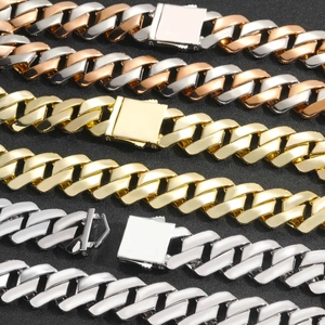 Detailansicht der 22mm Cuban-Armbänder mit Zirkonia-Steinen und quadratischem Verschluss