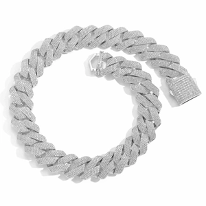 Nahaufnahme der 22mm breiten Iced-Out-Panzerkette mit vierreihigem Zirkonia-Besatz