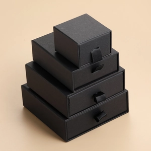 Cajas de joyería tipo cajón en papel kraft negro de varios tamaños con cinta de raso