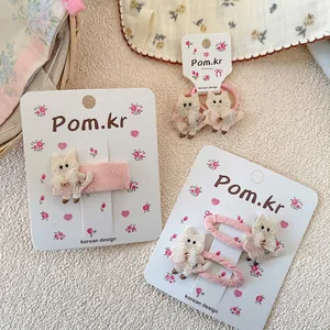 Set de pinzas y coletero de gato rosa bordado con detalles de encaje para niñas