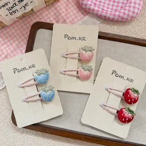 Süße Bestickte Erdbeere Haarspangen Süße Stoff Frucht BB Clips Mit Künstliche Perlen Für Kleinkinder Mädchen Haarschmuck