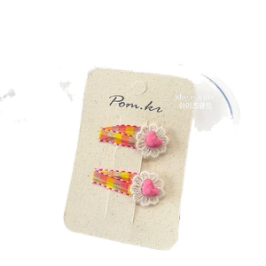 Lot de deux barrettes à carreaux pour enfants avec fleurs au crochet et cœurs roses