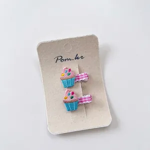 Γλυκά κλιπ μαλλιών με κεντημένο cupcake για κορίτσια με ροζ καρό κορδέλα και μεταλλικό κλιπ