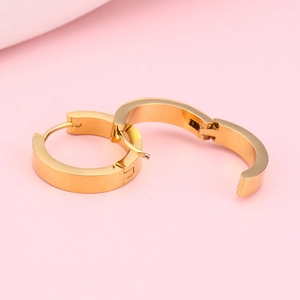 Boucles d'oreilles créoles rondes minimalistes plaquées or 18 carats avec poli miroir