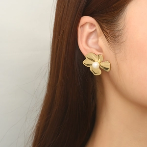 Vintage 18k gold plated flower stud earrings with pearl center on model