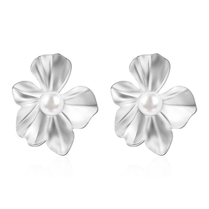 Vintage 18k gold plated flower stud earrings with pearls on white background