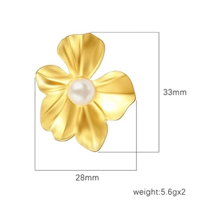 Retro 18k gold stainless steel floral pearl studs measuring 33mm by 28mm for women