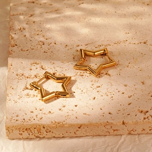 Boucles D'oreilles Créoles En Acier Inoxydable En Forme D'étoile Plaquées Or 18K Bijoux Géométriques Femmes