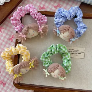 Chouchous à carreaux avec breloques de poupées mignonnes en quatre couleurs de pastel