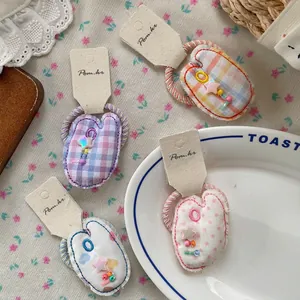 Chouchous mignons style coréen avec charms palette brodés et perles de couleur vive