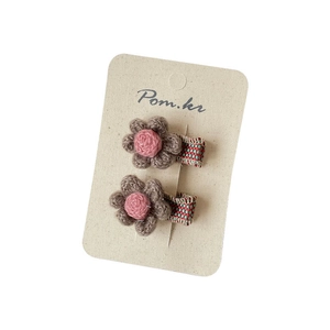 Barrettes à fleurs tricotées à la main marron et rose pour filles avec motif à carreaux