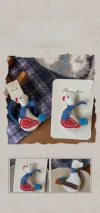 Details von handgefertigtem Cartoon-Enten-Haarclip und elastischem Haargummi-Set