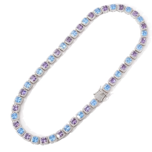 Dettaglio catena tennis da 10mm con zirconi blu e viola dal taglio quadrato