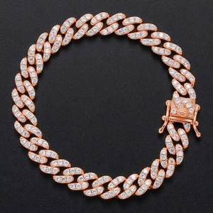 Chaîne cubaine 9mm en or rose avec pavé de zircons et fermoir à cliquet de sécurité