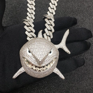 Großer Hai-Anhänger mit Zirkonia-Besatz und massiver kubanischer Gliederkette