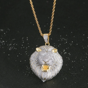 Collier avec pendentif tête de lion hip hop serti de zircons et chaîne corde dorée