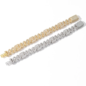 Détail de bracelets cubains hip hop de 15 mm en or et argent avec pavé de zircons