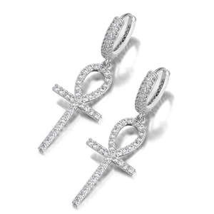 Boucles d'oreilles créoles croix Ankh argentées avec pavé de zircons brillants