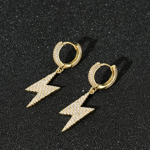 Boucles d'oreilles hip hop en forme d'éclair plaquées or avec zircons micro-pavements