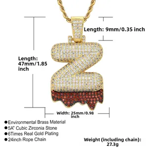 Détail du pendentif lettre Z dorée avec effet goutte rouge et pierres en zircon