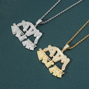 Collar con colgante ATM hip hop en acabados plata y oro con incrustaciones de circón
