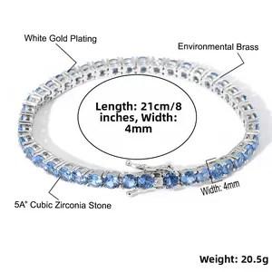 Detail eines 4mm Tennisarmbands mit blauen Zirkonia und 21cm Messingkette