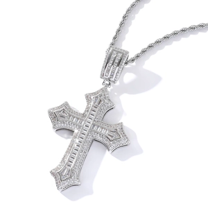 Pendentif croix hip hop en argent avec zircons cubiques ronds et baguettes sertis