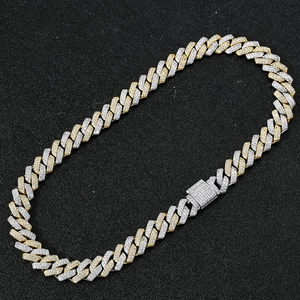 Détail d'une chaîne cubaine hip-hop de 14mm avec zircons pavés et fermoir carré