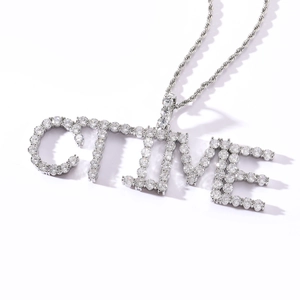 Collana hip hop personalizzata con pendenti a lettera in zircone e catena a corda