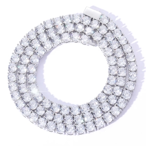 Collier tennis hip hop argenté avec trois rangées de zircons blancs de coupe ronde
