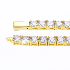 Collier tennis doré avec une rangée de zircons cubiques et fermoir à ressort robuste