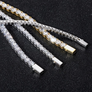 Bracelet tennis classique avec oxydes de zirconium ronds en finitions or et argent