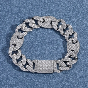 Iced-Out 15mm Panzerarmband versilbert mit mikroversetzten funkelnden Kristallen