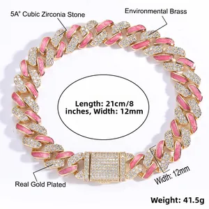 Detalle de cadena cubana rosa de 12mm con circonitas 5A+ y longitud de 21cm