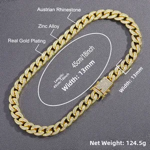 Dettaglio catena cubana da 13mm placcata in oro con strass austriaci incastonati