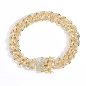 Detailansicht des 13mm vergoldeten Cuban Link Armbands mit glänzenden Kristallen