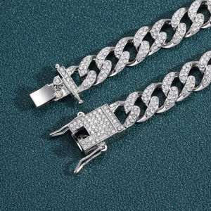 Klassisches 13mm silbernes kubanisches Gliederarmband für Herren mit Strasssteinen