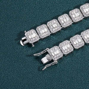 Bracelet Cubain argenté 13mm avec diamants carrés baguette et zircons ronds sertis