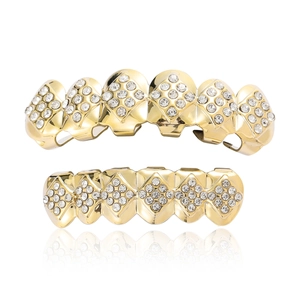 Hip Hop Plaqué Or 18K Cuivre Losange Zirconia Grillz de Dents Supérieur Et Inférieur Halloween Vampire Bijoux