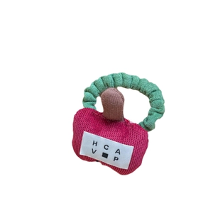 Chouchou peluche pomme rouge avec bandeau tricoté vert pour coiffure de fille