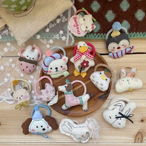 Chouchous mignons avec divers animaux en peluche dont ours et chats brodés