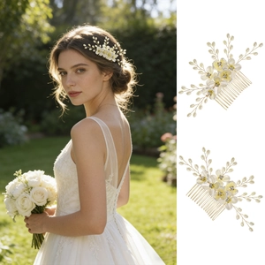 Vista macro dettagliata del pettine per capelli in acrilico bianco con perle per la sposa