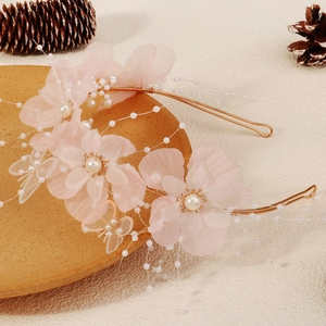 Eleganter Blumen-Haarreif mit rosa Tüllblüten und Perlen für Hochzeiten und Partys