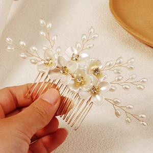 Squisito pettine per capelli con fiori in acrilico e perle per acconciatura da sposa