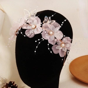 Eleganter Blumen-Haarreif mit rosa Netzblüten, Perlen und Schmetterling für die Hochzeit