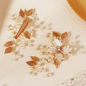 Barrettes vintage avec pétales en acrylique, feuilles dorées et perles pour mariée