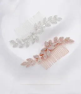 Detailansicht der Brauthaarkamm-Blätter mit Strasssteinen in Silber und Roségold
