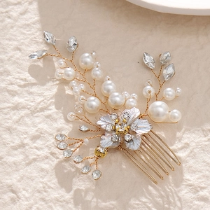 Peigne à cheveux de mariée fait main avec alliage doré, perles et strass pour mariage chic
