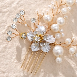 Peigne à cheveux de mariée avec fleur argentée, perles et strass sur base en alliage doré