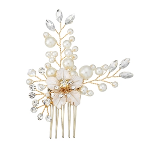 Peigne à cheveux de mariée fait main avec alliage d'or, strass, perles et fleur